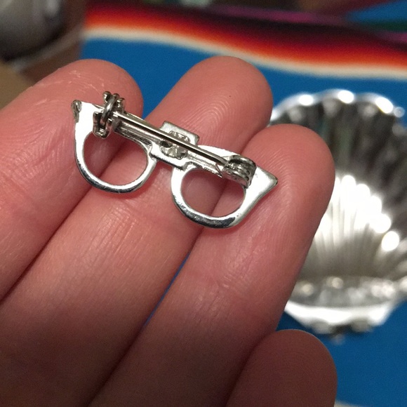 💋Pretty glasses pin/brooch. sparkly stones! - Picture 4 of 4